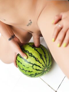 Ladyboy Dildo 124