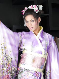 LadyboyGlamour.com Benz - Ladyboy Geisha